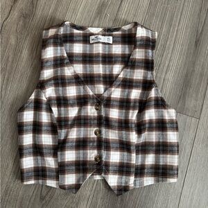 Hollister Mini Plaid Vest in Brown - perfect for fall